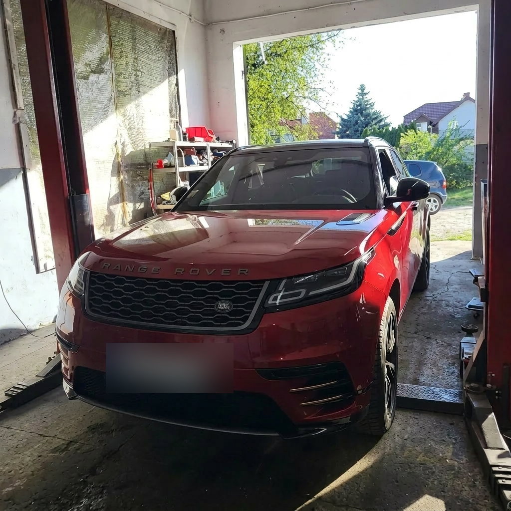 Range Rover w trakcie obsługi serwisowej